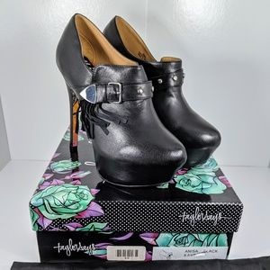 Taylor Says NIB Black Leather Boots 8.5M